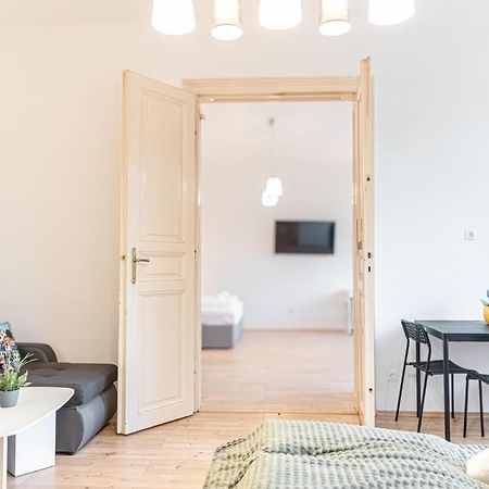 Attractive 2Br Apt Near Akh Ideal For Longstays Wenen Buitenkant foto